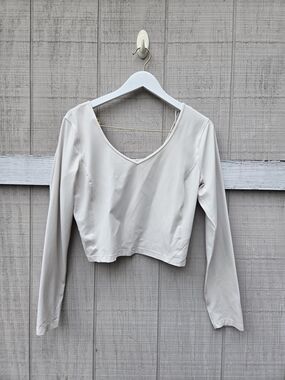 Lululemon Off-White Long Sleeve Align Nulu Tight Fit Crop Top Casual Shirt